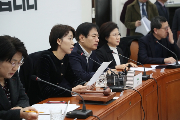 김정화(왼쪽 두 번째) 민생당 공동대표가 9일 국회에서 열린 최고위원회의에서 발언하고 있다. (사진=민생당 홈페이지)