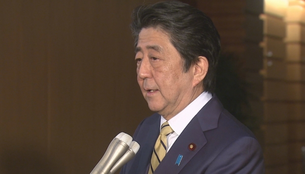 아베 신조 일본 총리가 지난 17일 기자회견에서 G7 화상 회의 결과를 발표하고 있다. (사진=일본수상관저 홈페이지 캡처)