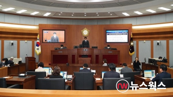 장인수 오산시의회 의장이 ‘제248회 임시회 폐회를 선언하고 있다(사진제공=오산시의회)