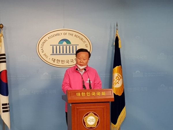 김재원 미래통합당 의원이 10일 국회 정론관에서 열린 기자회견에서 서울 중랑을 출마를 선언하고 있다. (사진=전현건 기자)