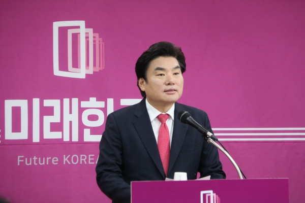 20일 미래한국당 신임 대표로 취임한 원유철 의원이 인사말을 하고 있다. (사진제공=원유철 의원실)<br>