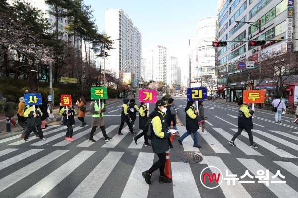 사회적 거리두기 캠페인 모습(사진제공=화성시)