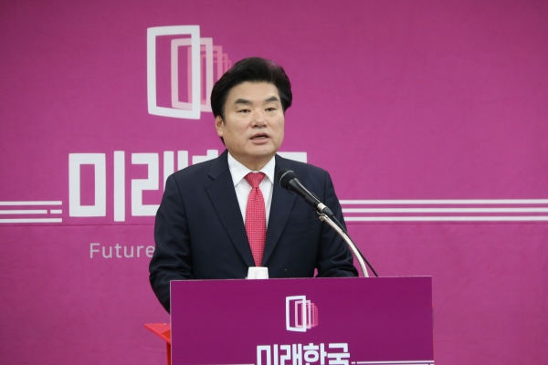 지난 3월 20일 미래한국당 대표로 취임한 원유철 대표가 서울 영등포 당사에서 열린 기자회견에서 발언하고 있다. (사진제공=원유철 의원실)