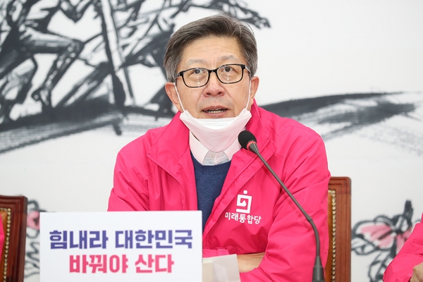지난 3월 24일 국회에서 열린 미래통합당 선거전략대책회의에서 박형준 공동선대위원장이 발언하고 있다.(사진=미래통합당 홈페이지)