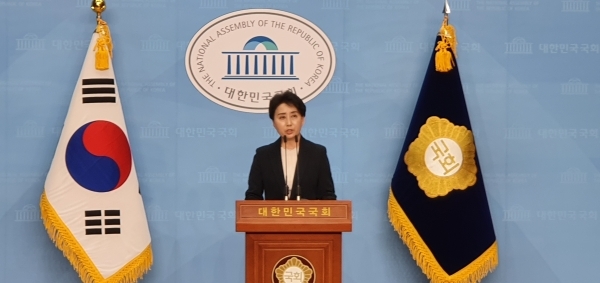 문정선 민생당 대변인이 지난달 31일 국회소통관에서 기자회견을 열고 있다. (사진=전현건 기자)