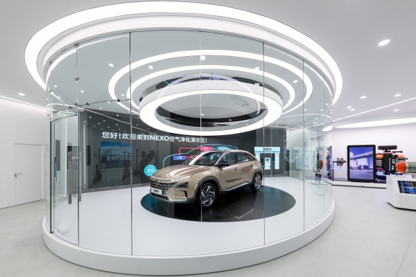 현대차그룹이 지난해 중국 상하이 난징동루 보행거리에 개설한 수소 비전관 'Hyundai Hydrogen World' 내 넥쏘 공기 정화 시연존의 모습 (사진제공=현대자동차)