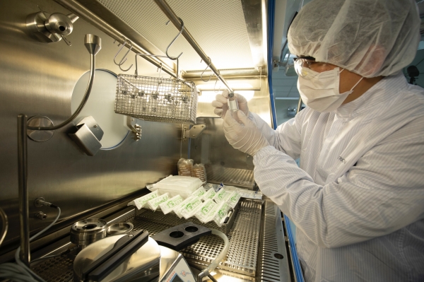 셀트리온 연구진이 코로나19 항체 치료제 개발에 몰두하고 있다. (사진제공=셀트리온)