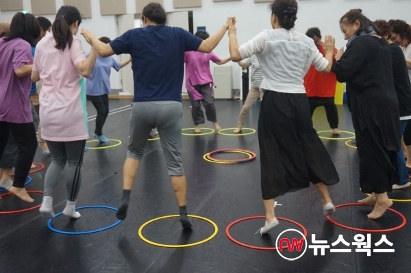 춤인문학 수업 모습(사진제공=수원문화재단)