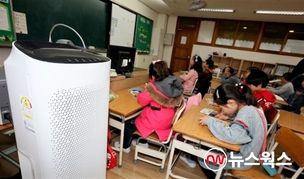 경기도 용인시 한 초등학교의 한 교실에 설치된 공기청정기(사진제공=용인시)