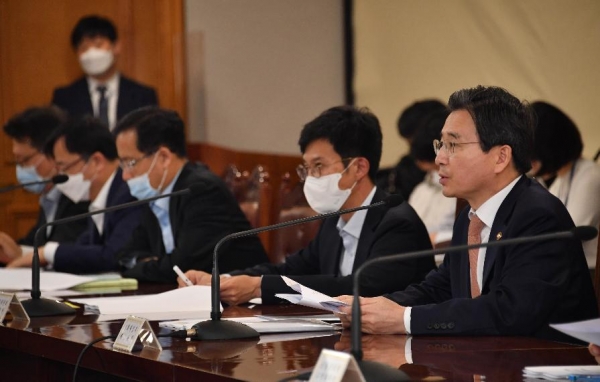 김용범 기재부 차관이 지난 21일 은행회관에서 열린 '거시경제 금융회의'를 주재하고 있다. (사진제공=기획재정부)