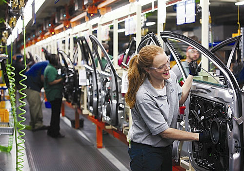 미국 앨라바마주 몽고메리시 현대차 공장에서 현지 직원들의 자동차 생산모습.<사진제공=현대차>