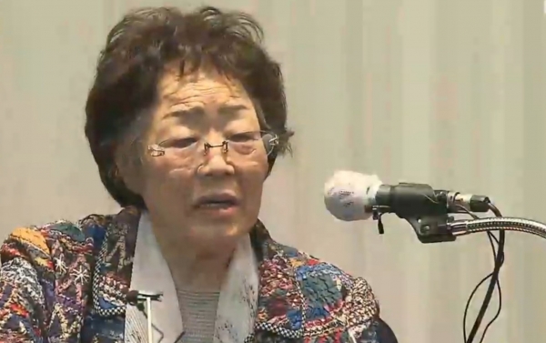 일본군 위안부 피해자 이용수(92) 할머니가 25일 대구 수성구 만촌동 인터불고 호텔에서 열린 제2차 기자회견에서 상황설명을 하고 있다. (사진제공=인터넷언론인연대)