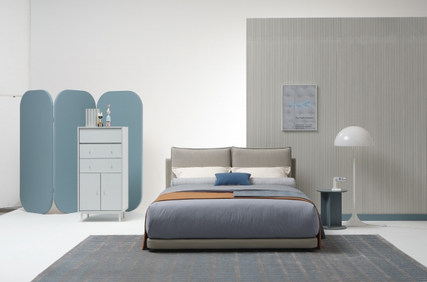 신제품 유로504 그레이 색상 침대와 파스텔 블루 컬러 가구로 꾸민 침실. (사진=한샘 제공)