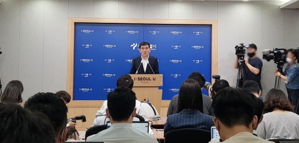 황인식 서울시 대변인이 15일 직원 인권침해 진상규명에 대한 서울시 입장 발표하고 있다.(사진=손진석 기자)