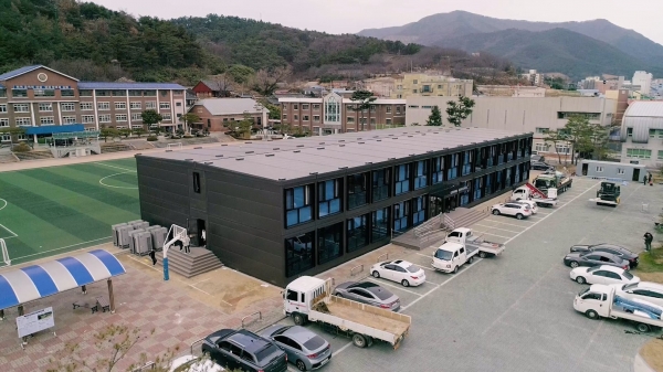 차세대 친환경 건축공법인 스틸 모듈러로 제작한 고창고등학교(사진제공=포스코)