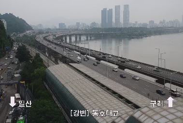 7일 오전 9시 30분 강변북로 동호대교 구간에서 차량들이 통행하고 있다. (사진=서울지방경찰청 종합교통정보센터)