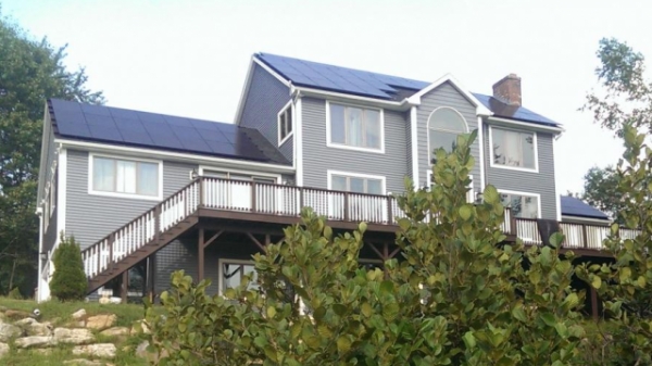 미국 뉴햄프셔주 주택에 설치된 한화큐셀 태양광 모듈 (사진제공=한화큐셀)