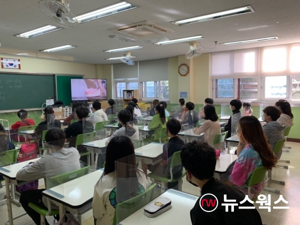 역북초등학교 학생들 온라인 구강보건교육 모습(사진제공=용인시)