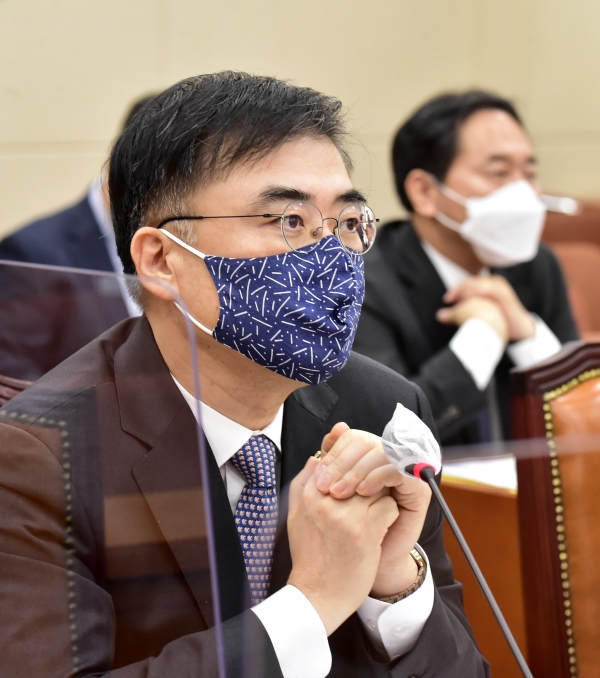 손병두 금융위 부위원장이 지난 12일 열린 국회 정무위원회 국정감사에 참석했다. (사진제공=국회 사진공동취재단)