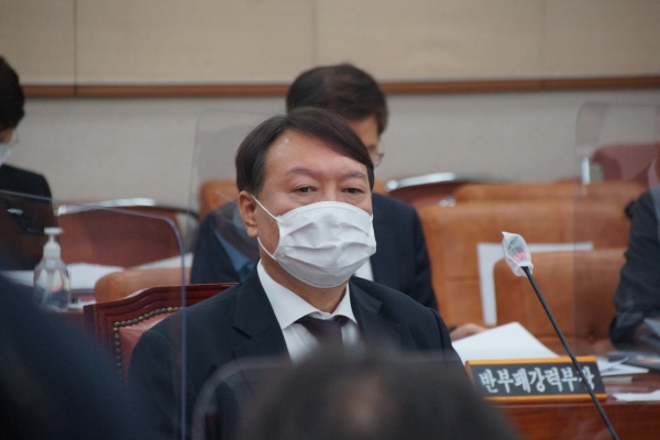 윤석열 검찰총장이 지난 22일 국회 법사위 국정감사에서 발언하고 있다. (사진=인터넷언론인연대)