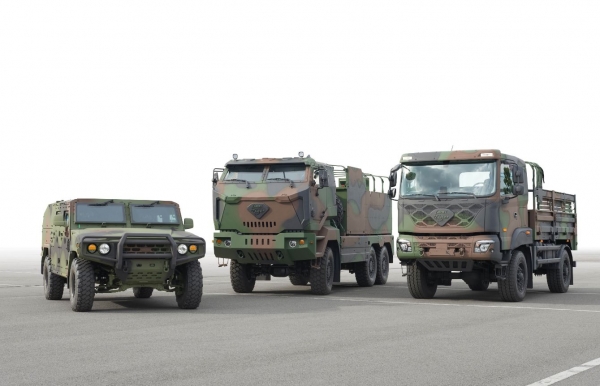 군용 소형 및 중형표준차량. 왼쪽부터 소형전술차량, 5톤 방탄킷 차량, 2½톤 중형표준차량. (사진제공=기아자동차)