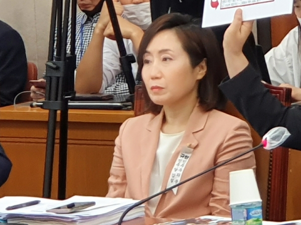 지난 3일 국회에서 열린 법제사법위원회 전체회의에서 전주혜 미래통합당 의원이 앉아있다. (사진=전현건 기자)