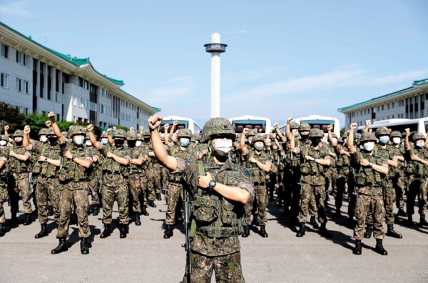 육군사관학교 생도들이 지난 6~8월 6주간의 하계군사훈련을 받고 있다. (사진=육군사관학교 홈페이지)