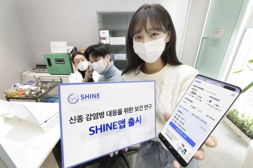 KT 관계자가 SHINE 앱을 소개하고 있다. (사진제공=KT)
