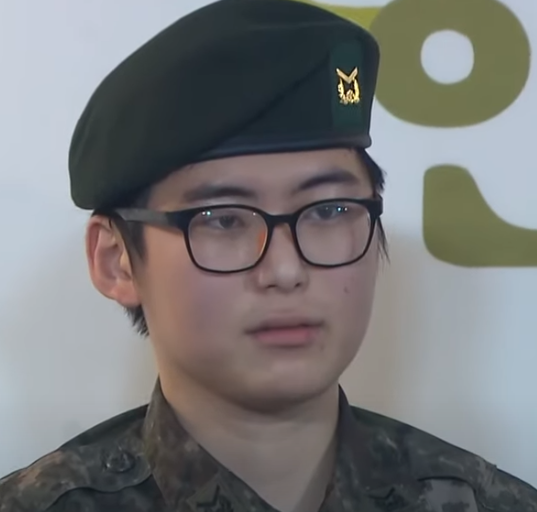 2020년 1월 서울 군인권센터에서 변희수 전 하사가 강제 전역 조치에 대한 입장을 밝히고 있다. (사진=유튜브 'KBS News' 캡처)<br>