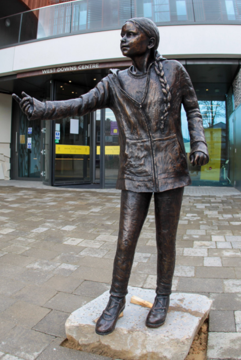 영국 윈체스터 대학에 설치된 그레타 툰베리 동상. (사진='UoW Press Office' 트위터 캡처)