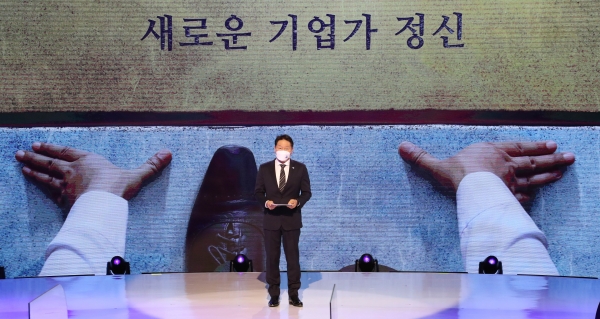 최태원 대한상의 회장이 31일 서울 중구 상의회관에서 열린 제48회 상공의 날 기념식에서 인사말을 하고 있다. (사진제공=대한상의)