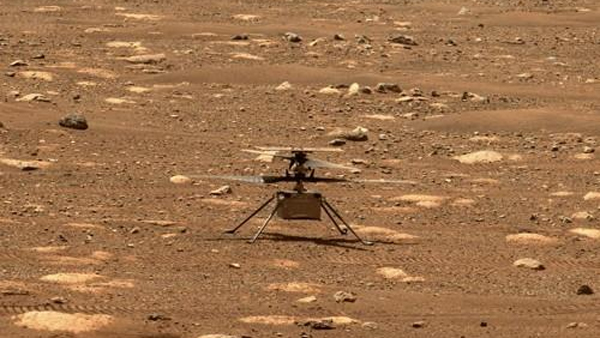 우주 헬기 인저뉴어티가 화성 지표면에서 첫 비행을 준비하고 있다. (사진제공=NASA)