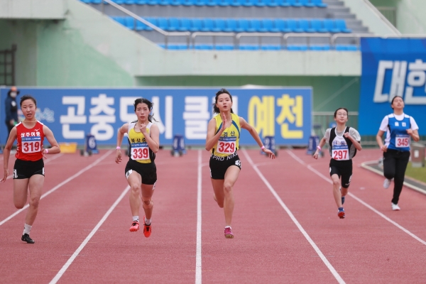 예천공설운동장에서 열린 ‘2021년 경북소년체육대회 육상경기’ 모습. (사진제공=예천군)