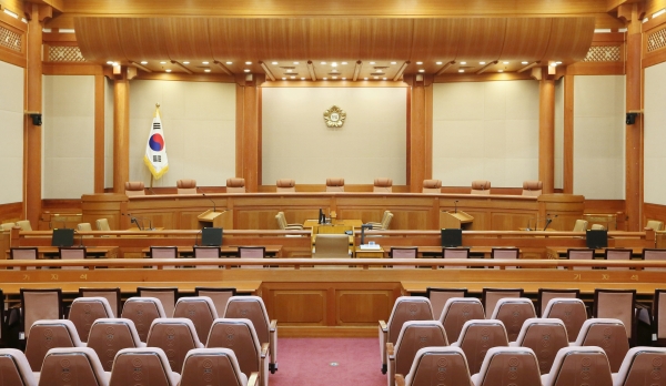 헌법재판소 대심판정에 9인의 재판관들이 앉아 있다. (사진제공=헌법재판소)