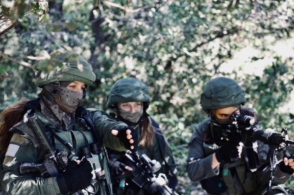 훈련 중인 이스라엘 여군. (사진=IDF 페이스북 캡처)