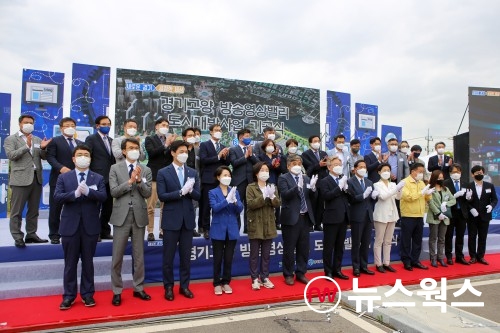 이헌욱(앞줄 왼쪽) GH 사장이 경기고양 방송영상밸리 도시개발사업 기공식에 참석했다(사진제공=GH)