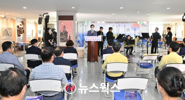 25일 경북 교육가족 모두가 함께하는 2021 독도교육올림픽 개막행사로 독도사랑 음악회가 열리고 있다. (사진제공=경북교육청)