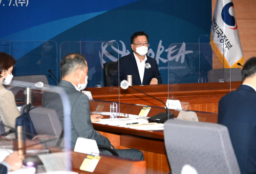 김부겸 국무총리가 7일 정부서울청사에서 열린 제38차 국제개발협력위원회를 주재하고 있다. (사진제공=국무조정실)