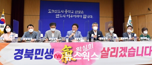 경북도는 22일 예천군청 회의실에서 열아홉 번째 ‘새바람 행복버스 현장 간담회’를 개최했다.