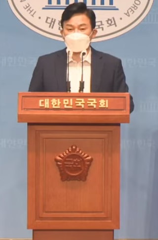 원희룡 전 제주지사가 30일 국회소통관에서 기자회견을 열고 있다. (사진=MBC뉴스 캡처)