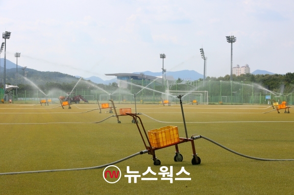 2021 화랑대기 전국 유소년축구대회 개막을 앞두고 최종 점검이 이뤄지고 있는 경주축구공원 모습. (사진제공=경주시)