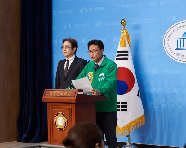 이내훈(오른쪽) 민생당 전 대변인. (사진제공=민생당)