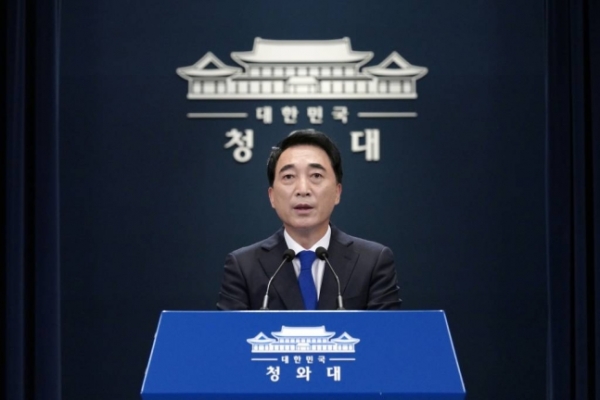 박수현 국민소통수석이 5일 청와대 브리핑룸에서 인사관련 브리핑을 하고 있다. (사진제공=청와대)