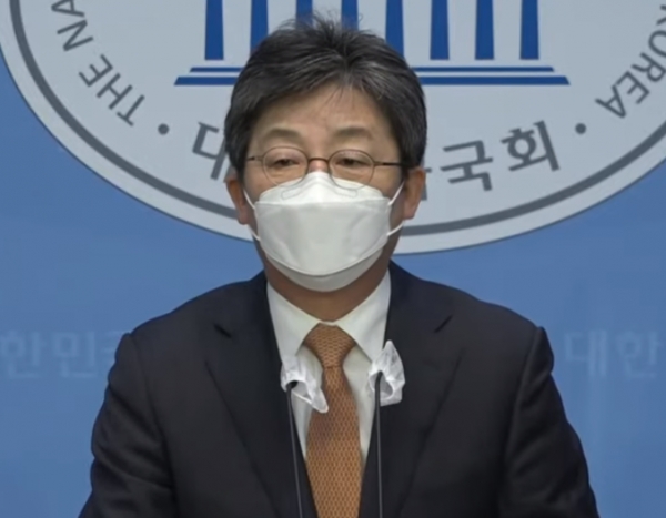 유승민 국민의힘 전 의원이 31일 국회 소통관에서 기자회견을 열어 경기지사 출마를 선언하고 있다. (사진=유승민TV 캡처)