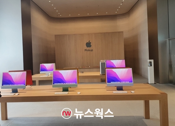'애플 명동' 1층에 아시아 최초로 마련된 전용 애플 픽업 공간. (사진=전다윗 기자)