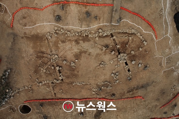용인시 처인구 포곡읍 할미산성 발굴조사에서 확인된 다각형건물지(사진제공=용인시)