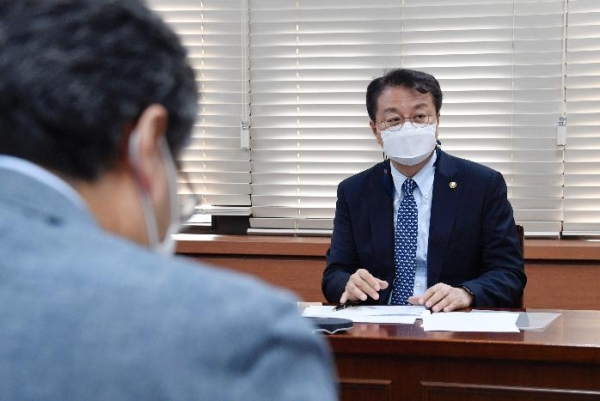 방기선 기획재정부 차관이 지난 19일 정부서울청사에서 비상경제대응 TF 4차 회의를 주재하고 있다. (사진제공=기획재정부)