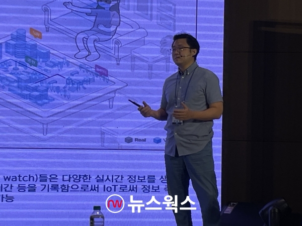 신승엽 한국과학기술원 증강현실연구센터 연구원이 '3차원 디지털 트윈 시각화 시스템'을 소개하고 있다. (사진=백진호 기자)