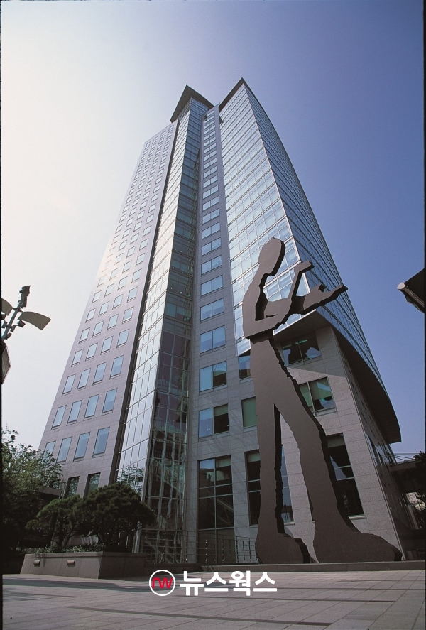                                       태광그룹 흥국생명빌딩 본사 사옥. (사진제공=태광그룹)