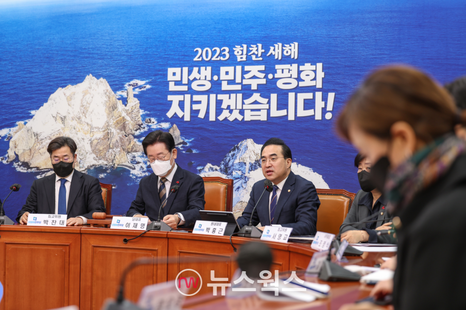 박홍근(왼쪽 세 번째) 민주당 원내대표가 지난 4일 국회에서 열린 '민주당 최고위원회의'에서 발언하고 있다. (사진=민주당 홈페이지 캡처)